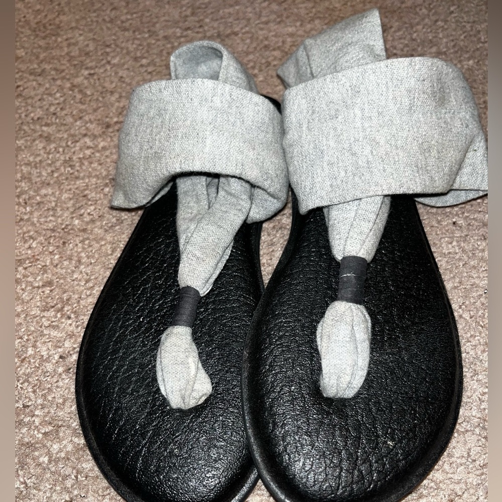 Sanuk yoga sandals